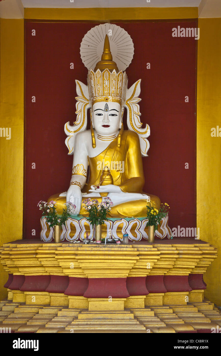 Eine Statue von BUDDHA - HSIPAW, MYANMAR Stockfoto