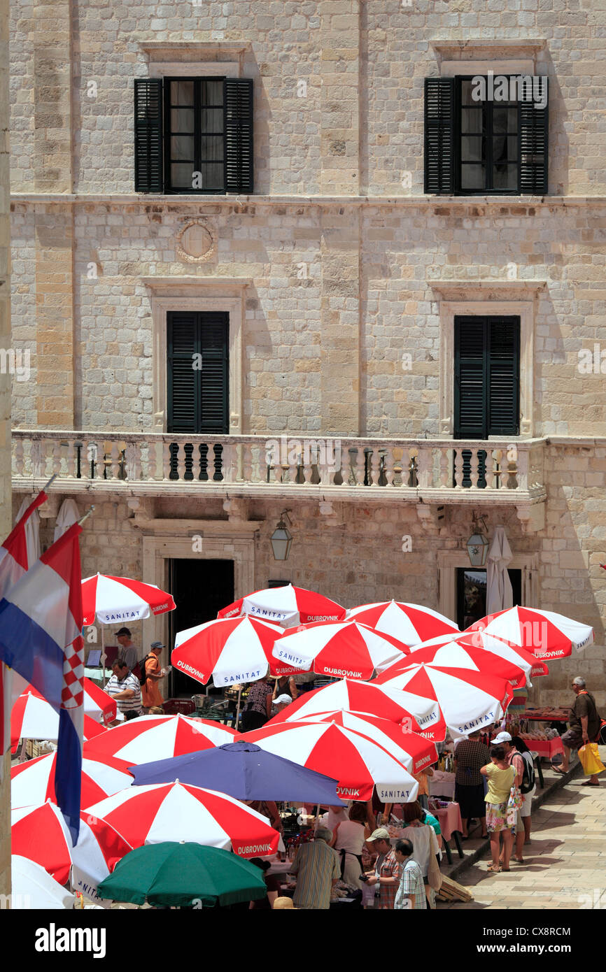 Cafe auf dem Platz in der Nähe von Kathedrale, Dubrovnik, Dalmatien, Kroatien Stockfoto