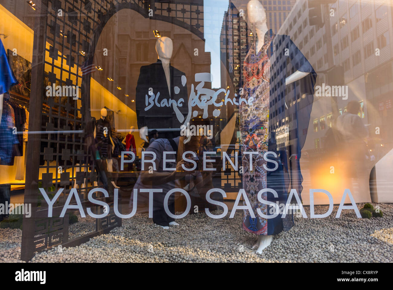 New York, NY, USA, Einkaufsmöglichkeiten, Luxusgeschäfte, „Blanc de Chine“, auf der Fifth Avenue, Manhattan, Schaufenster, Modefiguren, Verkaufsdisplay Stockfoto