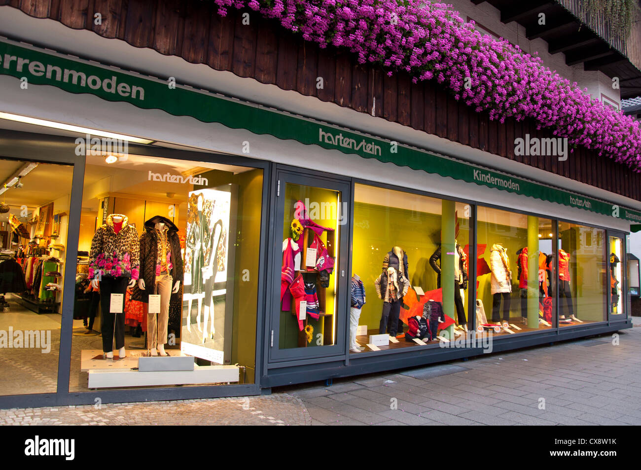 Schaufenster der Tracht German (Bavarian) zu speichern Stockfoto