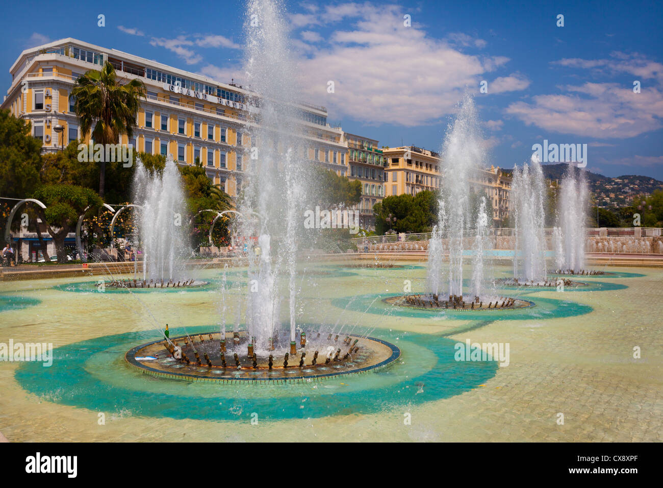Brunnen am Place Massena in der Innenstadt von Nizza an der französischen Riviera (Côte d ' Azur) Stockfoto