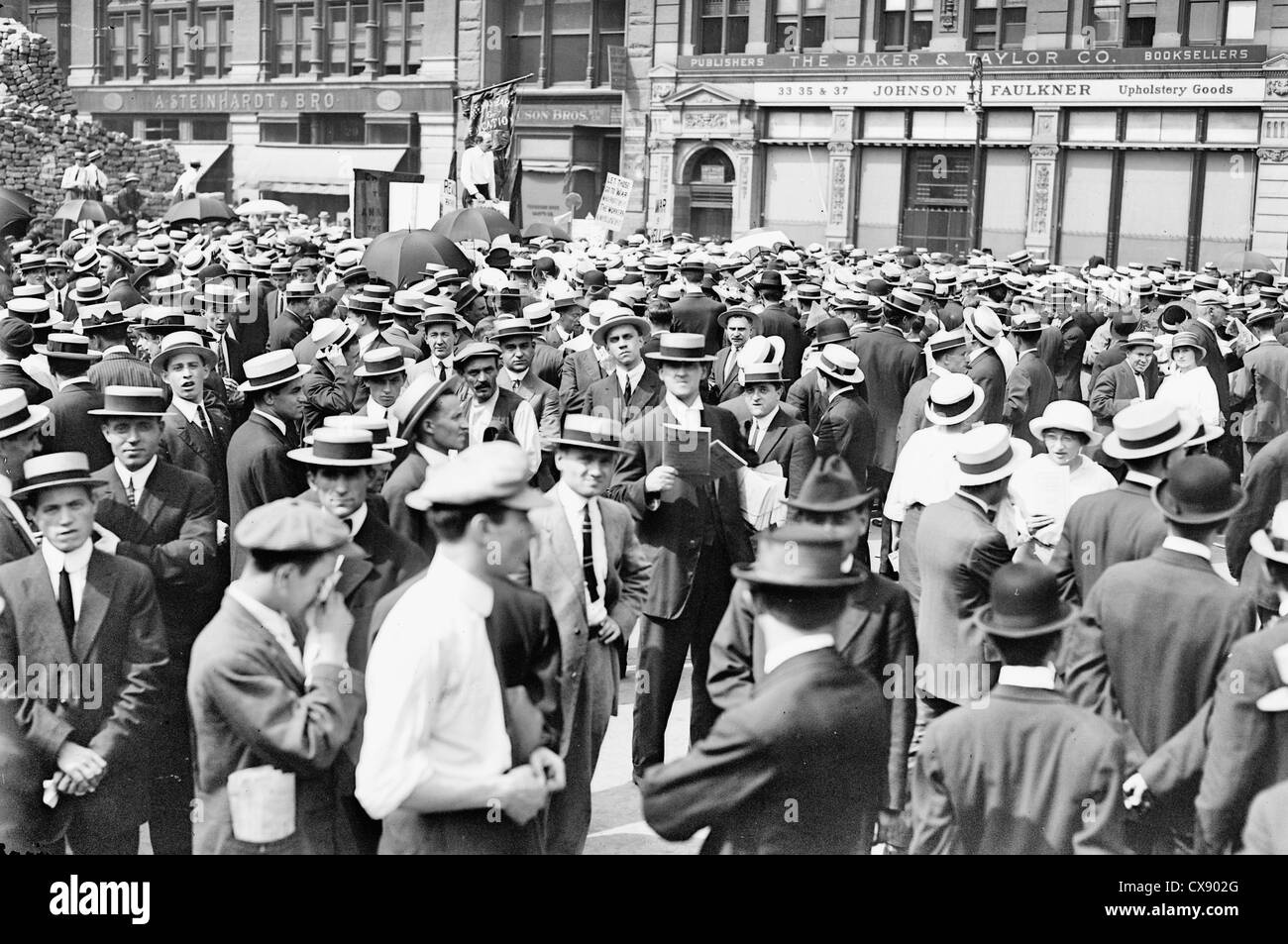 Anarchisten - Union sq, 08.08.14, Abbott sprechen - sozialistischen Anti-Kriegs-Kundgebung gegen Weltkrieg in Union Square in New York City. Stockfoto