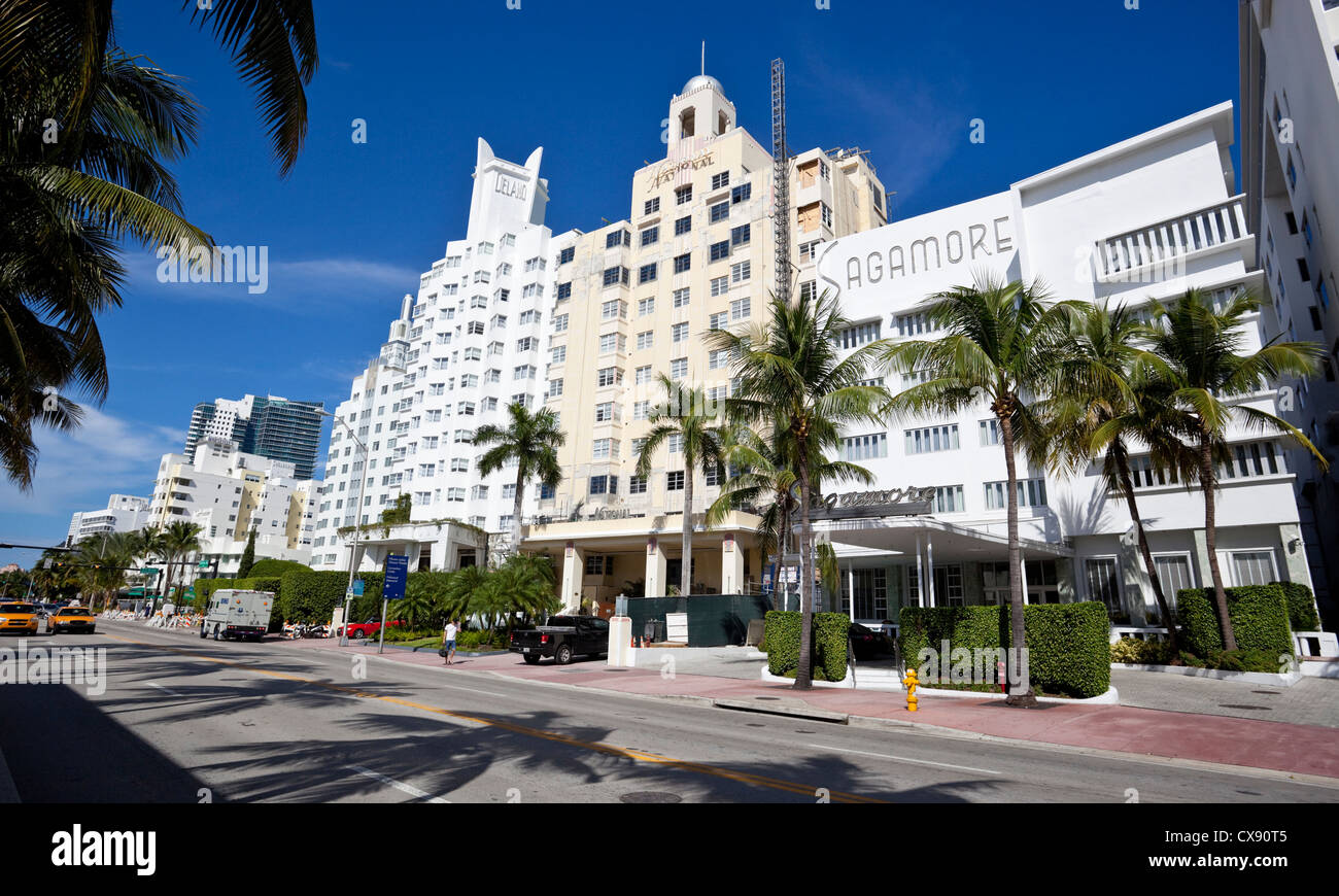 Zeile der Hotelgebäude in der Art Deco District, South Beach, Miami Beach, Florida, USA. Stockfoto