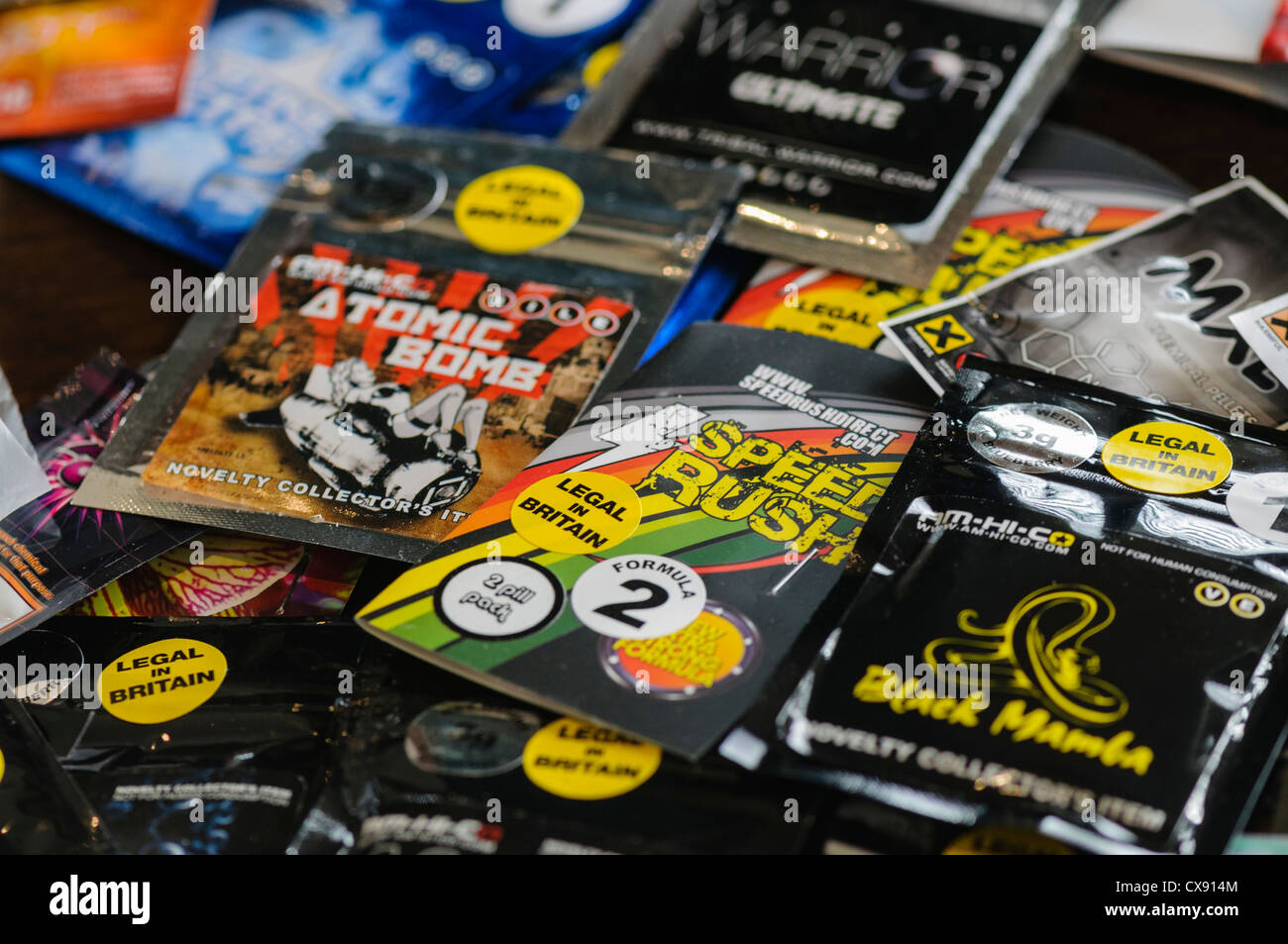 Auswahl der so genannten "legal Highs" einschließlich der Atombombe, Speed Rush, Labyrinth und Black Mamba Stockfoto