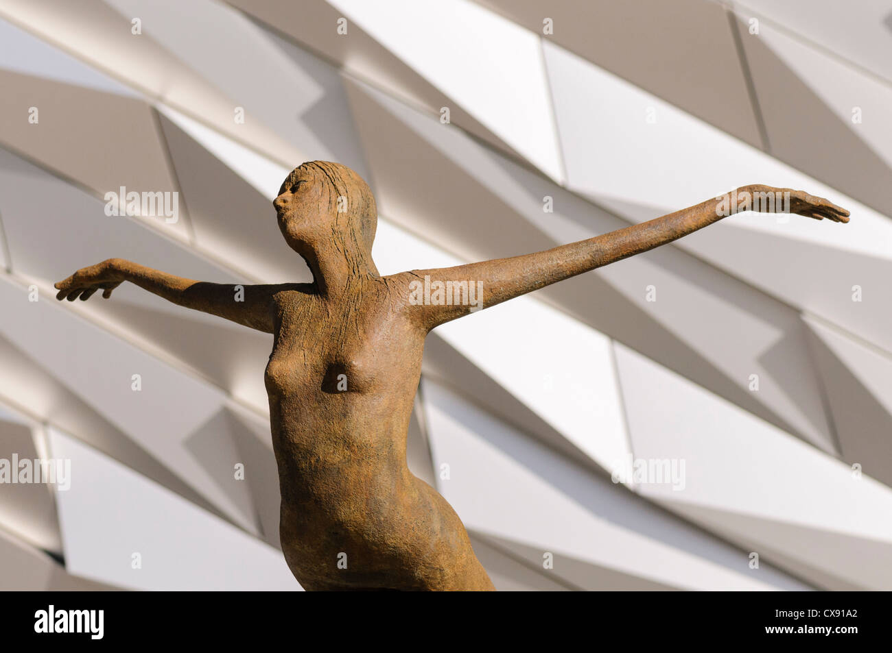 Bronze Statue außerhalb Titanic Belfast Stockfoto