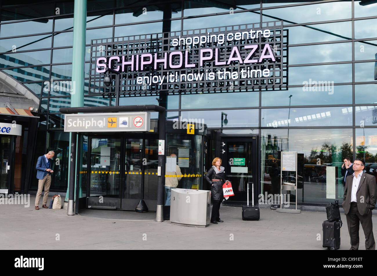 Vorderen Haupteingang in Schiphol Airport Plaza, Amsterdam Stockfoto