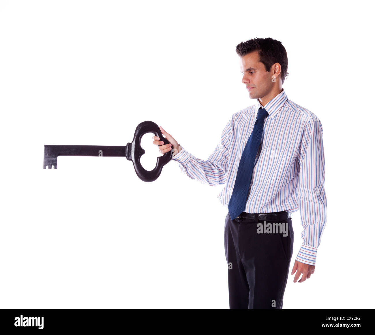Geschäftsmann hält des großen Schlüssels zur Lösung aller Probleme (isoliert auf weiss) Stockfoto