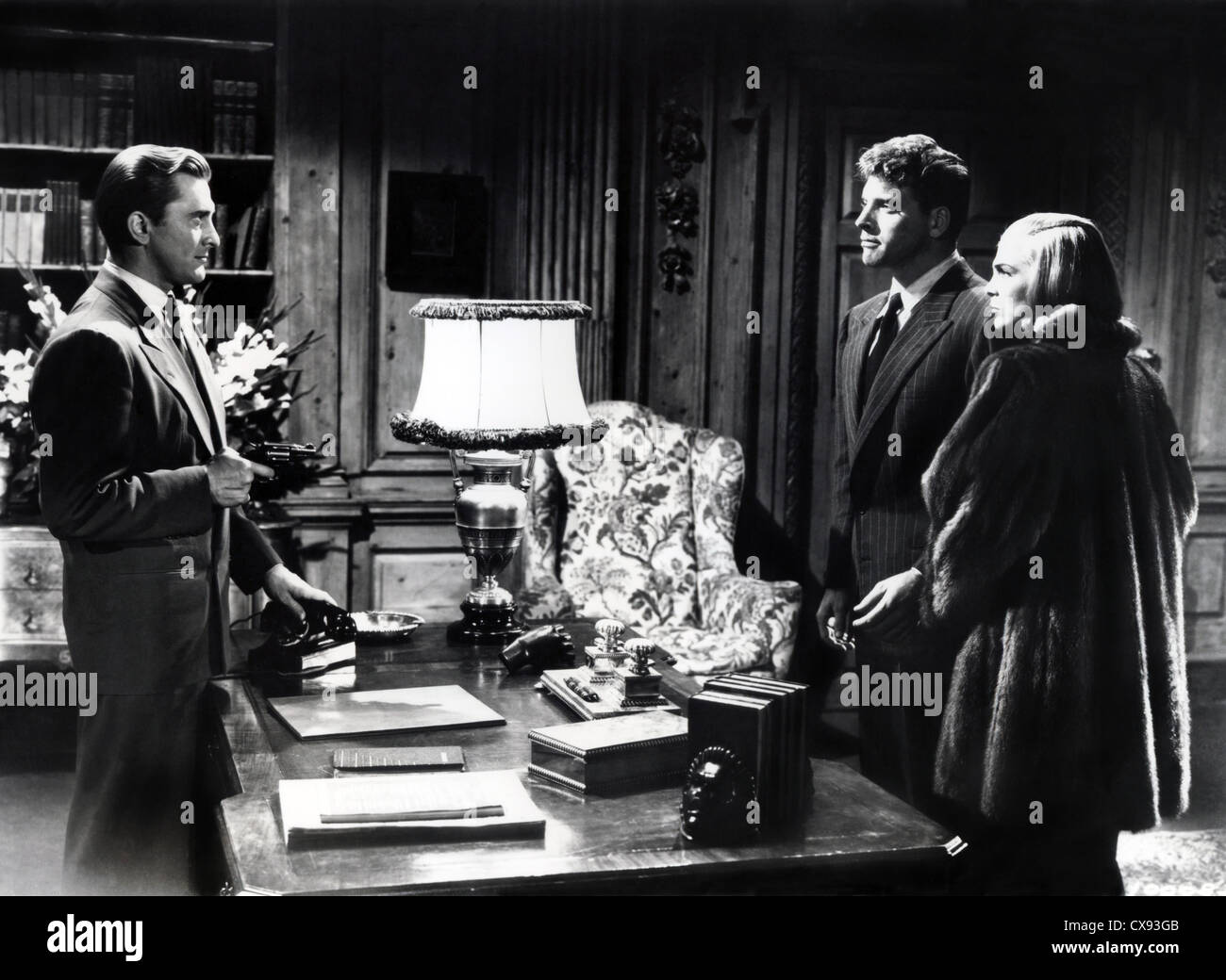 ICH GEHE ALLEIN (1943) KIRK DOUGLAS, BURT LANCASTER, LIZABETH SCOTT, BYRON HASKIN (DIR) IWKA 001 MOVIESTORE SAMMLUNG LTD Stockfoto