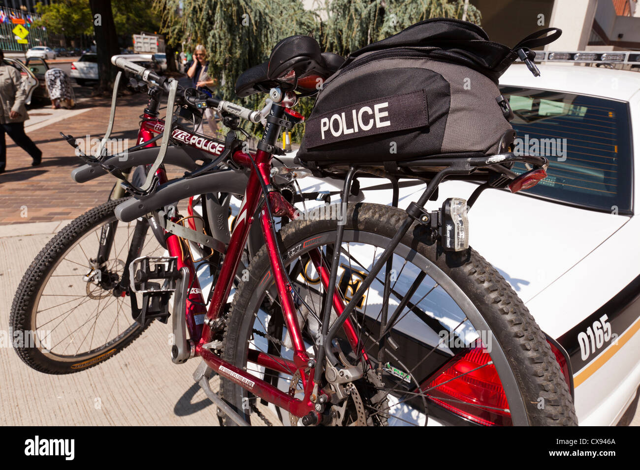 Polizei-Fahrrad auf Auto-Fahrradträger - Washington, DC USA Stockfoto