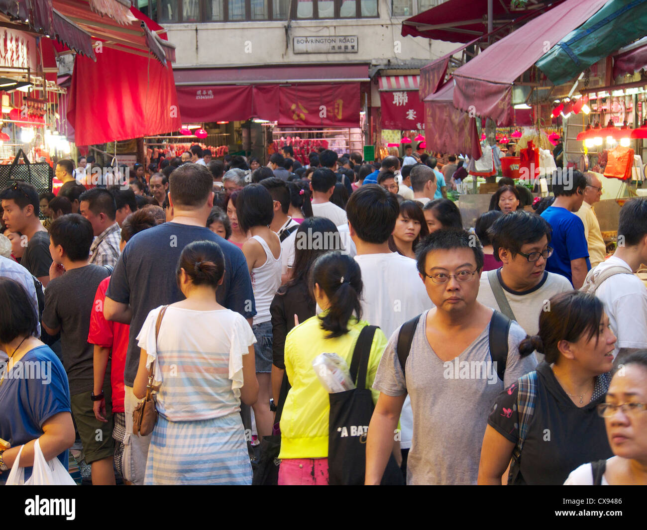 Wan Chai Markt auf einer belebten Samstag Nachmittag Stockfoto