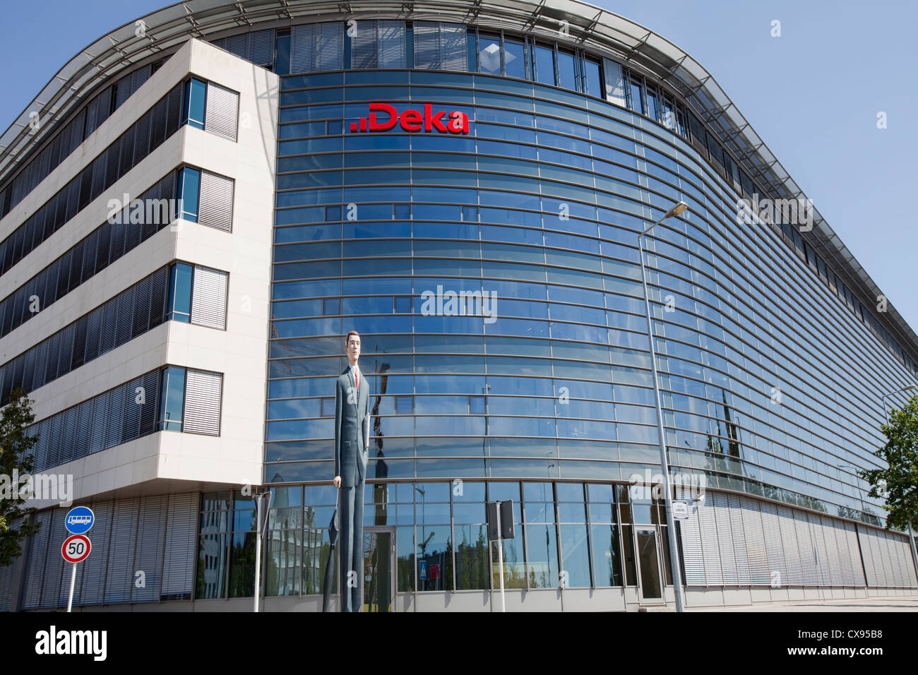 Die lange Bank, das Gebäude der Deka Bank in Luxemburg, Europa, Stockfoto