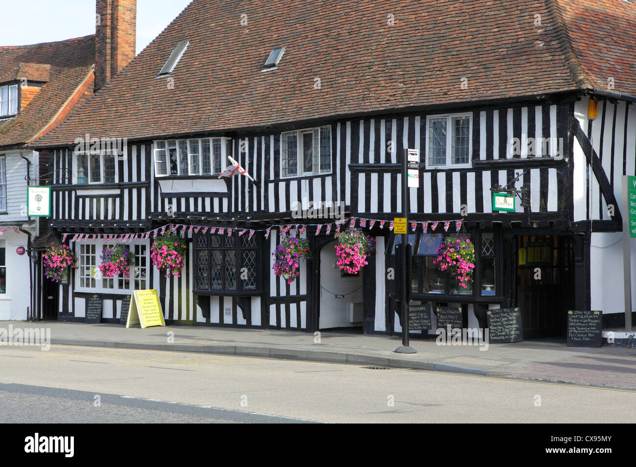 Das Lemon Tree Restaurant in stark bewaldeten ehemaligen 15. Jahrhundert Wealden Halle Haus Tenterden Kent UK GB Stockfoto