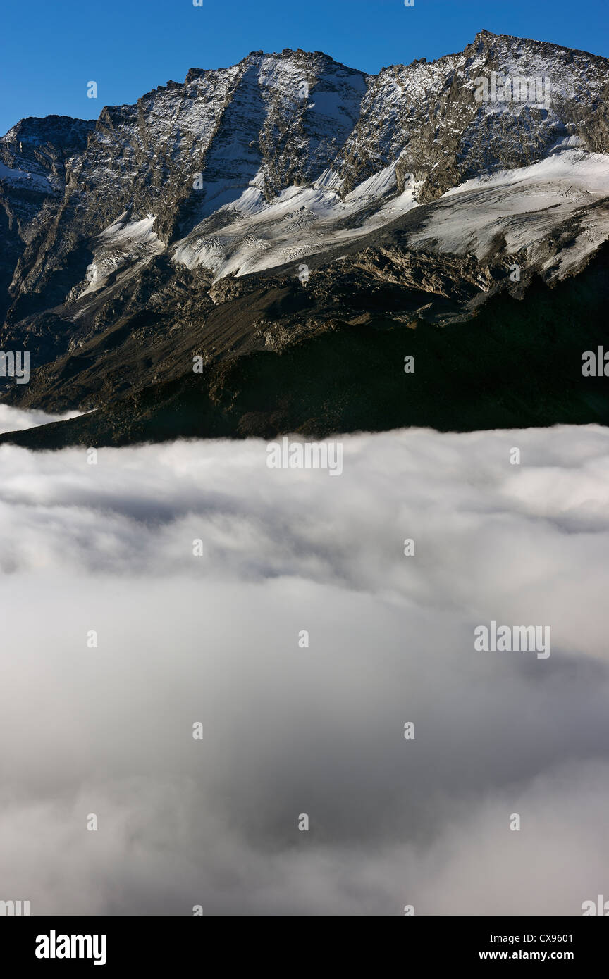Berge über den Wolken auf die Nivolet übergeben, Gran Paradiso NP, Piemont, Italien Stockfoto