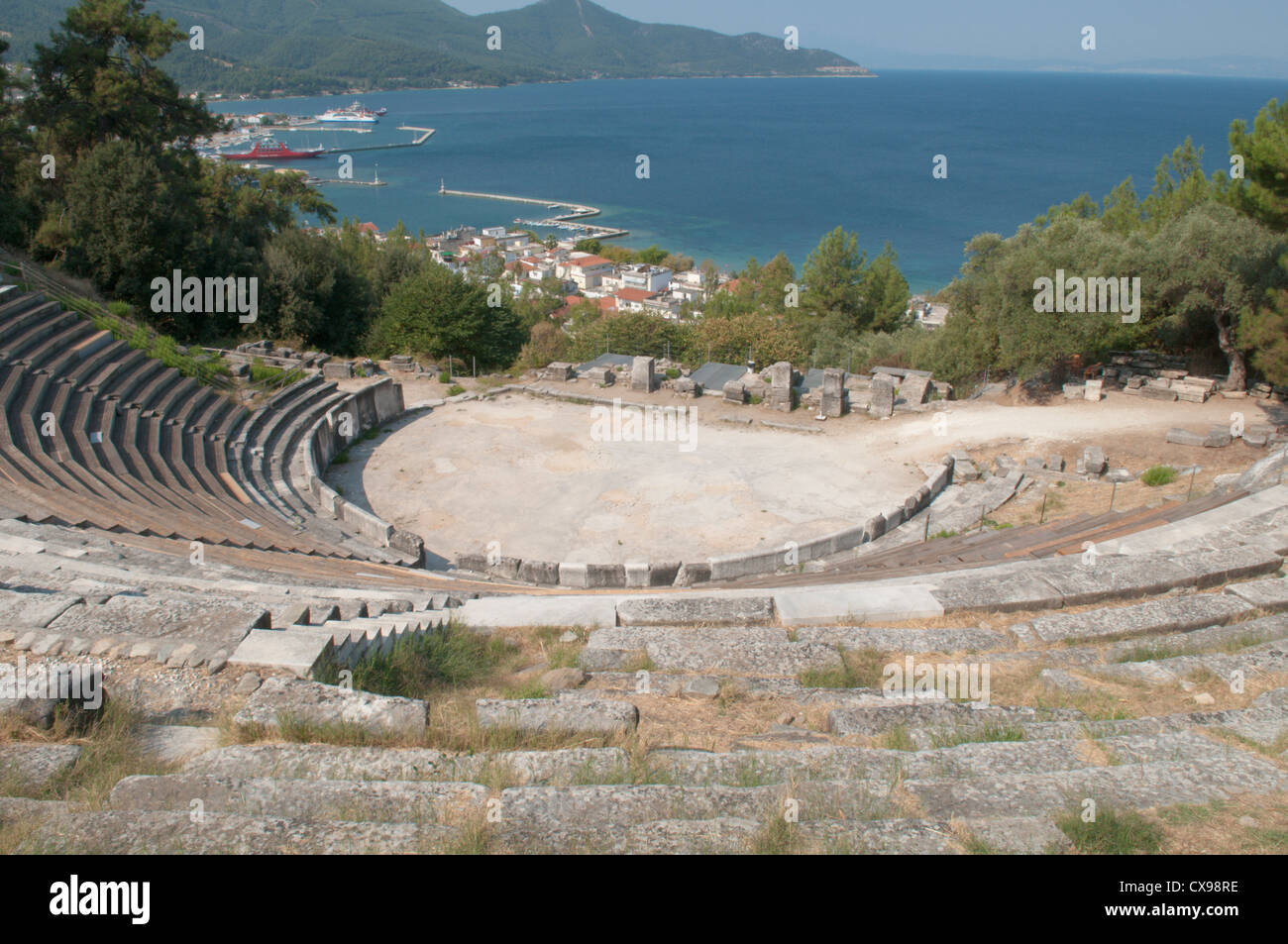Thassos, Griechenland. Griechische Insel. September. Das antike Theater Limenas oder Thassos Stadt Stockfoto