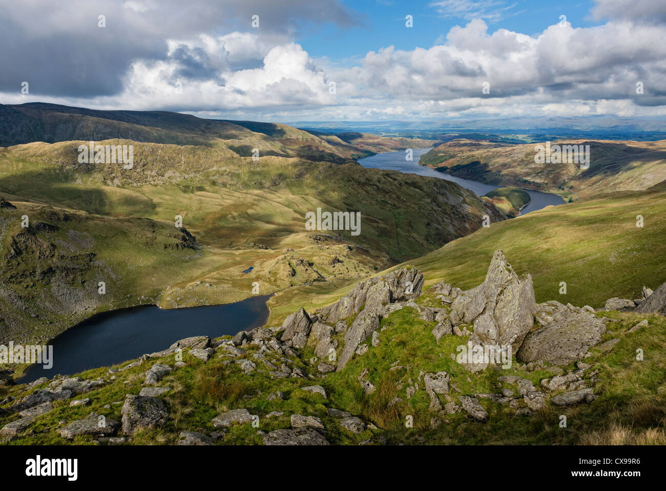 Smallwater Tarn, Mardale und Haweswater Reservoir aus Harter fielen Stockfoto