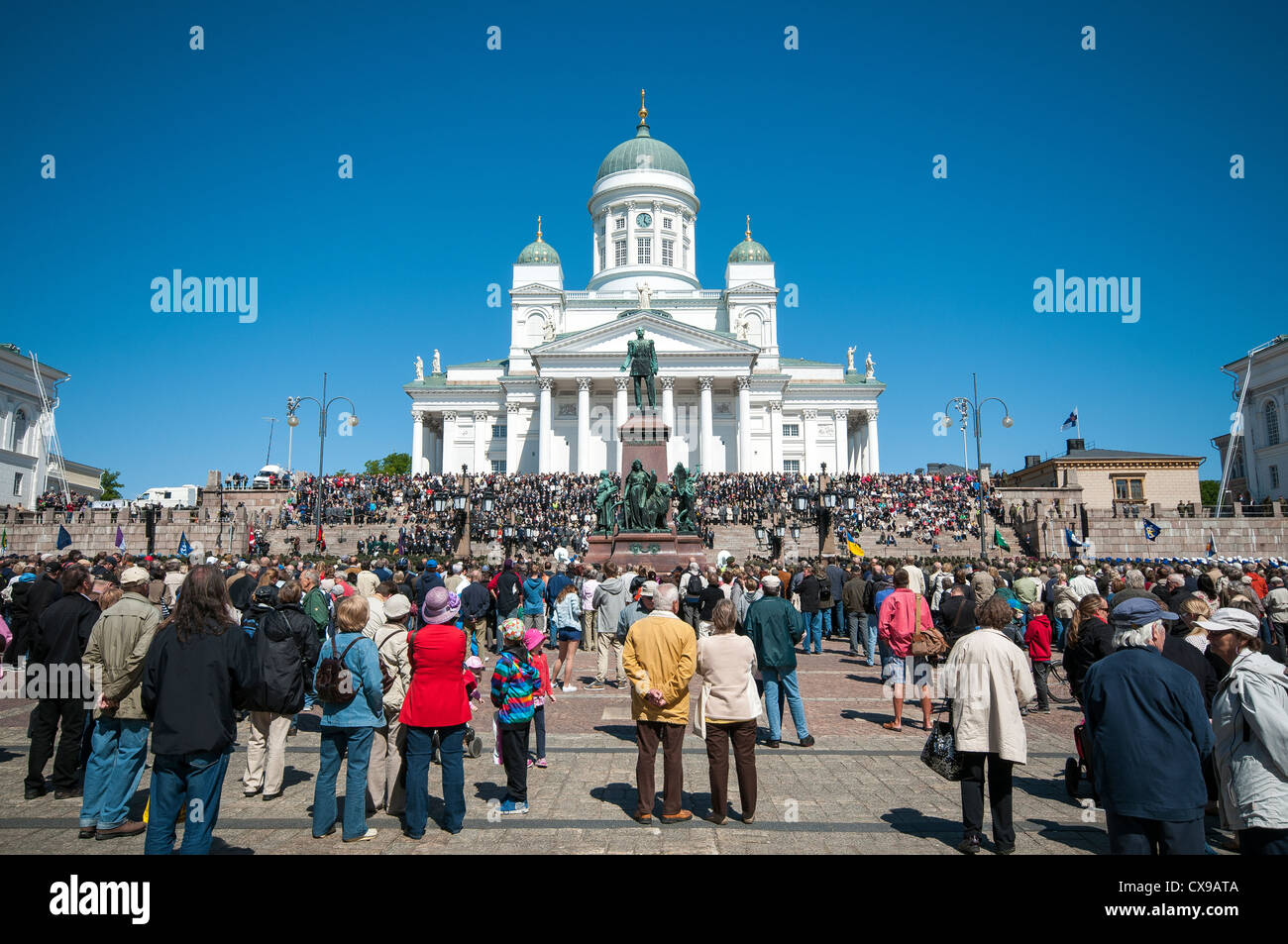 Fahnen-Tag im Senat Square Helsinki Finnland Stockfoto