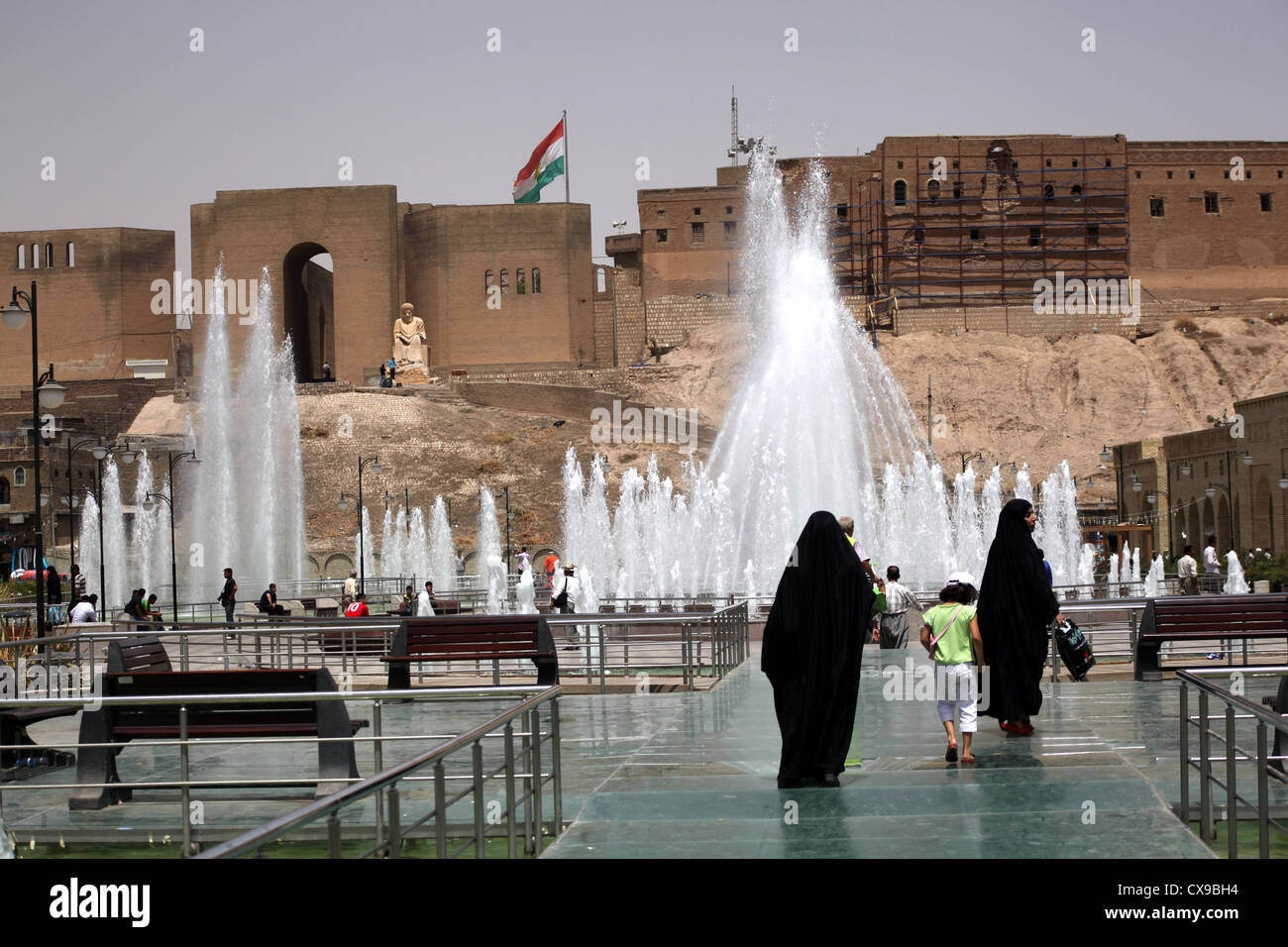 Arbil Stadtzentrum mit The Fountain Square und der Zitadelle im Hintergrund, Irak-Kurdistan Stockfoto