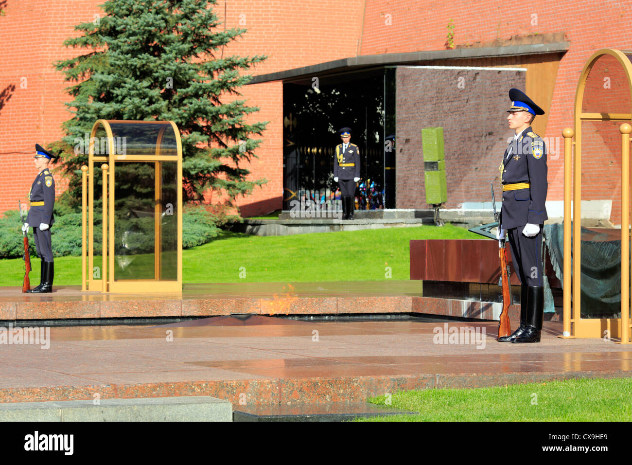 Ehre in der Nähe das Grab des unbekannten Soldaten, Alexander Garden, Moskau, Russland Stockfoto