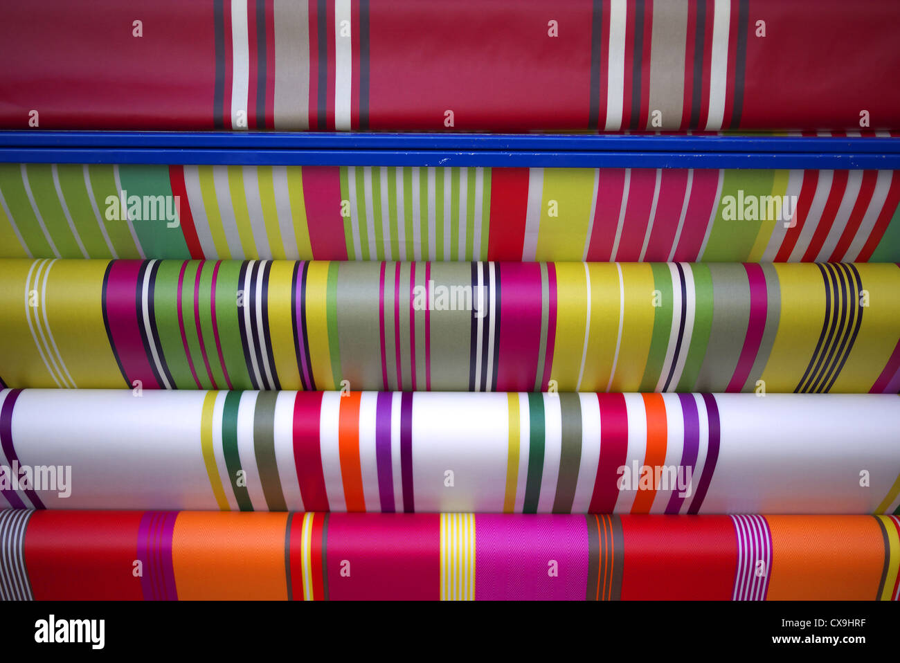 Gestreifte Material auf Verkauf in Saint Jean Pied du Port, Frankreich. Stockfoto