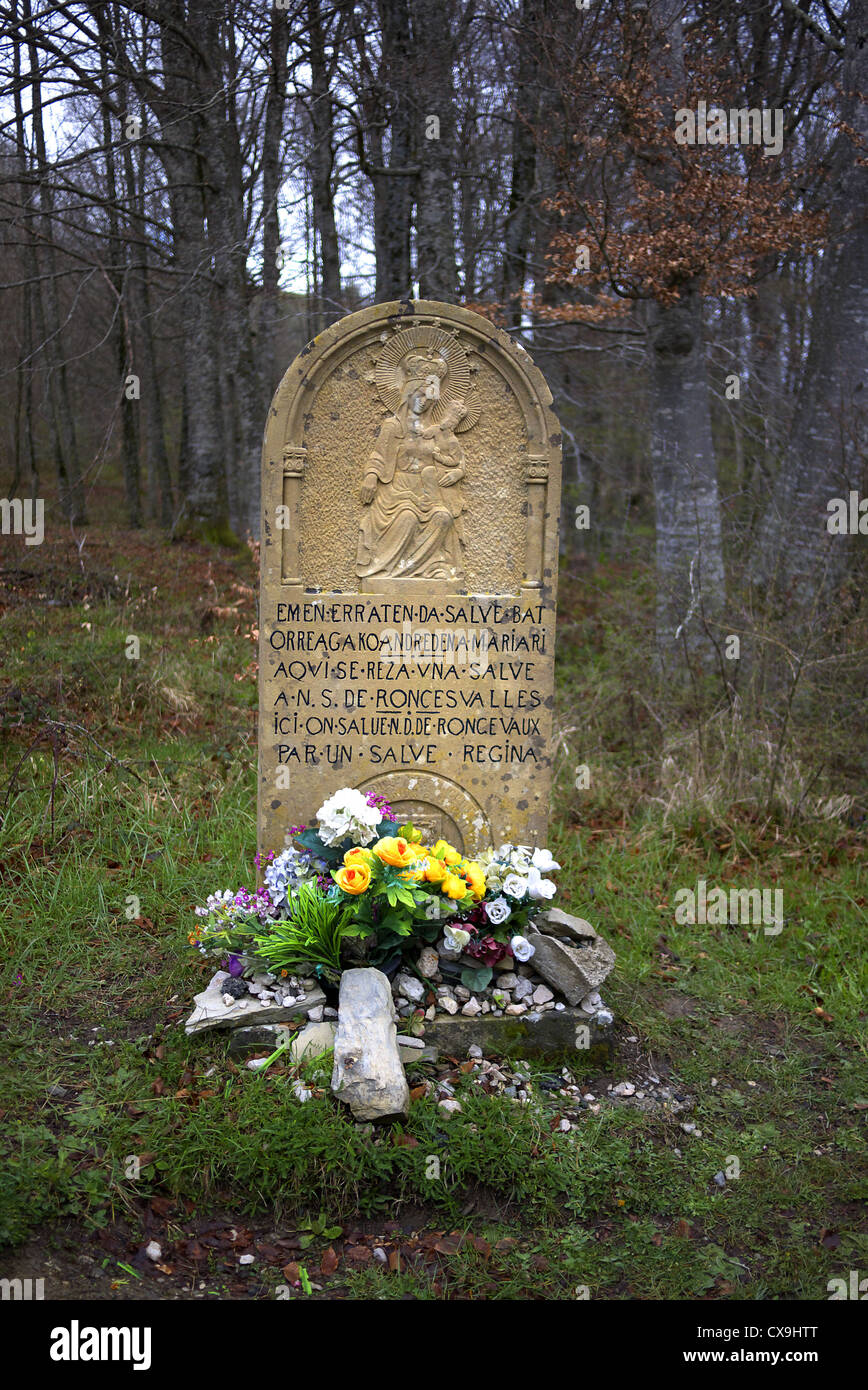 Am Straßenrand Denkmal in der Nähe von Roncesvalles in Spanien. Stockfoto