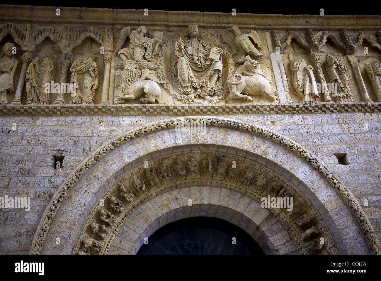 Mauerwerk-Detail an einer Kirche in Carrion de Los Condes, Spanien. Stockfoto