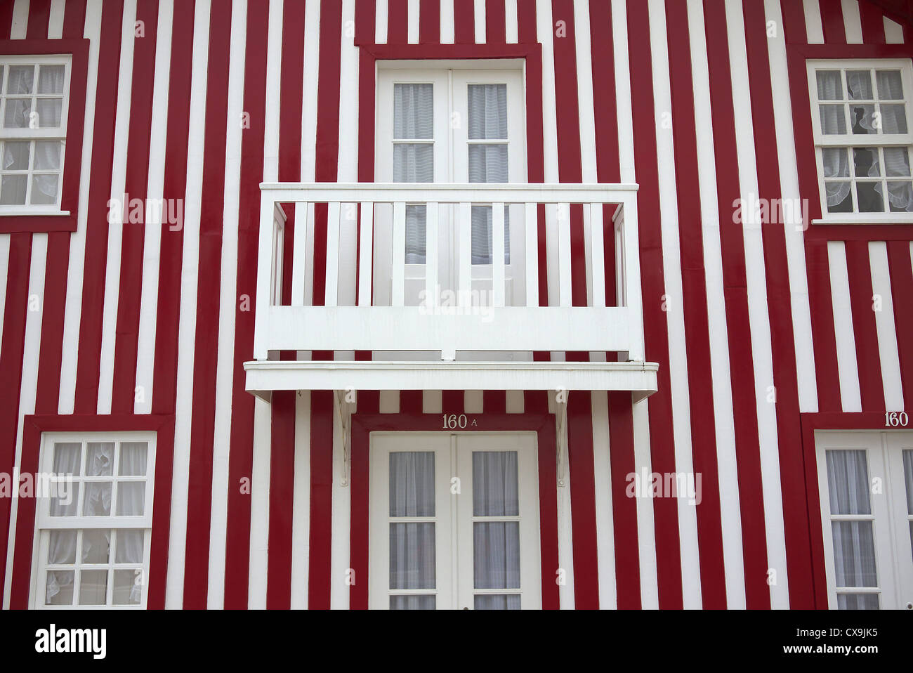 Dekorative Gebäude in Costa Nova in der Nähe von Aveiro in Portugal. Stockfoto