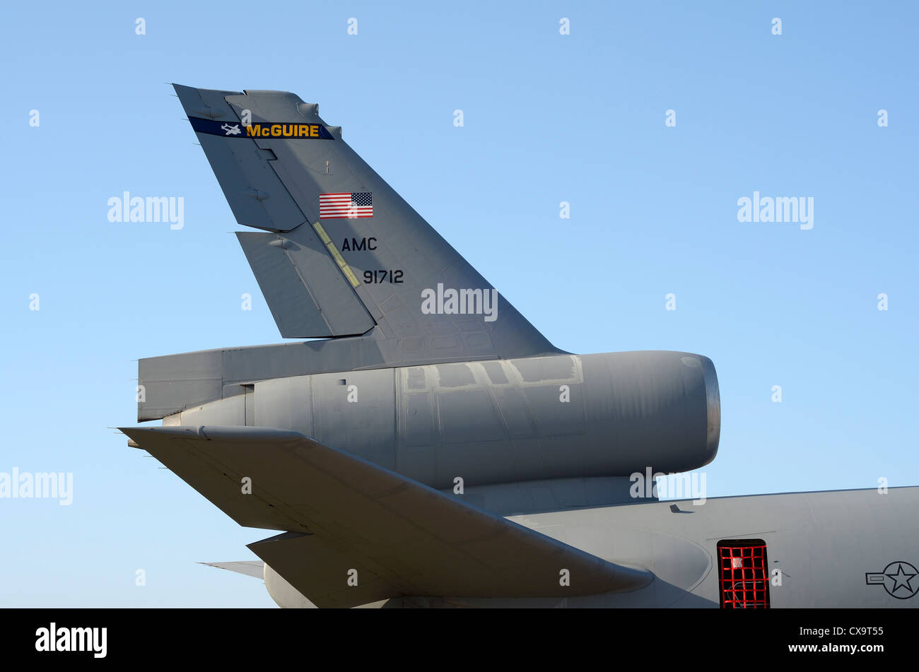 LEITWERK, FIN UND MOTOR DER USAF KC-10 TANKER AIRCRAFT Stockfoto LEITWERK, FIN UND MOTOR DER USAF KC-10 TANKER AIRCRAFT Stockfoto