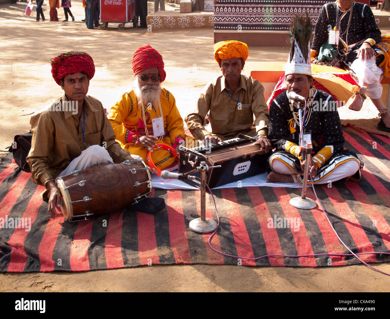 Eine Truppe von traditionellen indischen Folk-Sänger und Künstler Musik Surajkund Mela in Haryana, Indien. Stockfoto