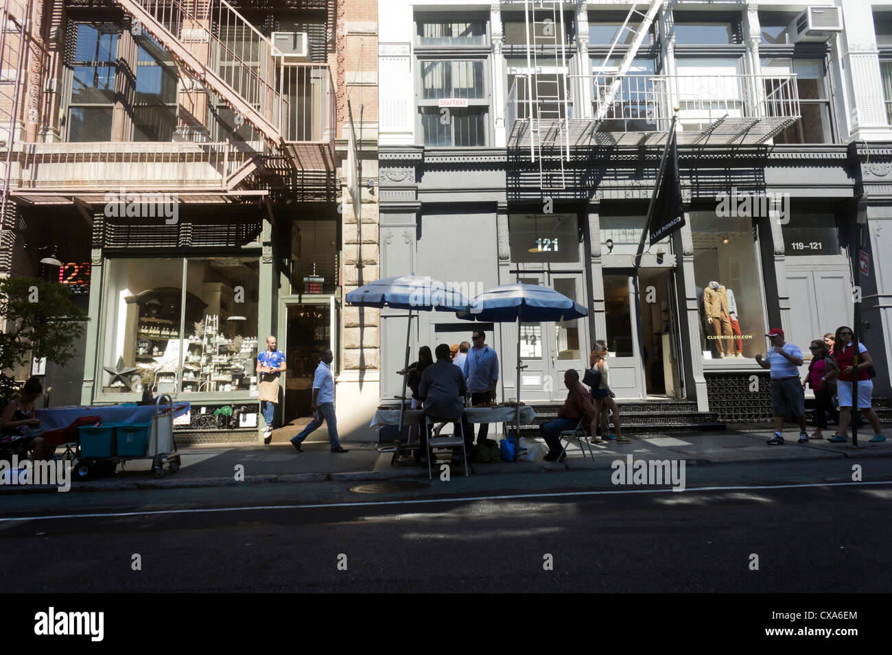 Anbieter in der Spring Street in Soho in New York am Freitag, 14. September 2012. (© Richard B. Levine) Stockfoto
