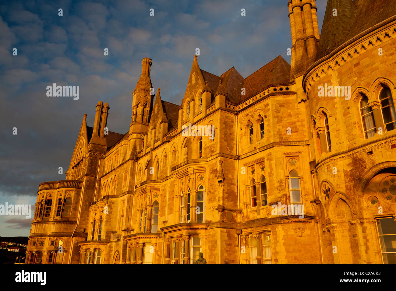 Old College building (Yr Hen Goleg) bei Sonnenuntergang Teil von Aberystwyth Universität Aberystwyth Ceredigion Mid Wales UK Stockfoto