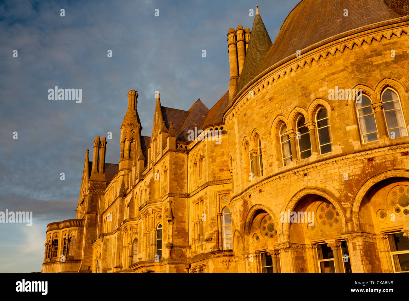 Old College building (Yr Hen Goleg) bei Sonnenuntergang Teil von Aberystwyth Universität Aberystwyth Ceredigion Mid Wales UK Stockfoto
