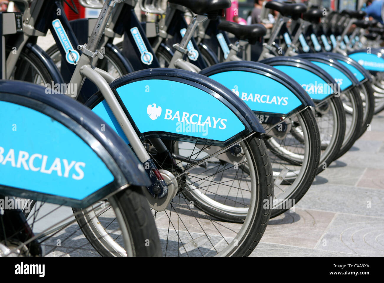 London-Bikes zum Verleih - gesponsert von Barclays - London Fahrradverleih bei green Lane, London. Stockfoto