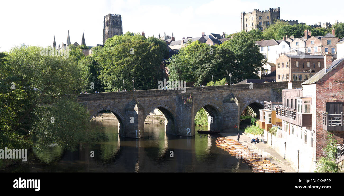 Ansicht der Elvet Brücke über den Fluss tragen in der Stadt Durham im Nordosten Englands Stockfoto