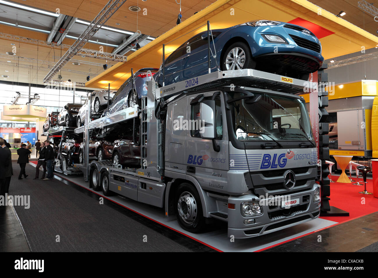 Mercedes Benz Actros Sirio PKW Transporter LKW Stockfoto