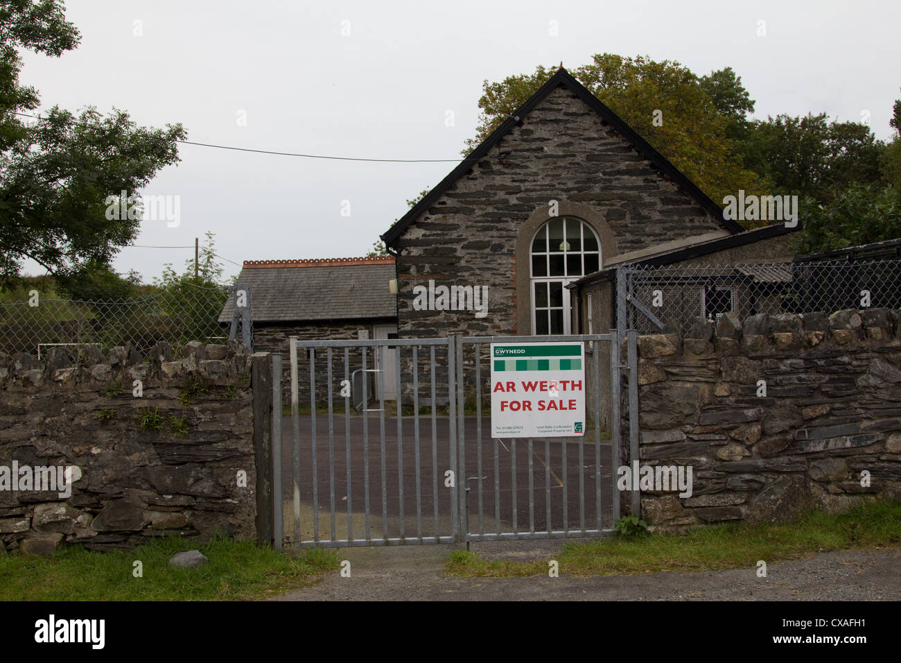 Croesor Schule im Snowdonia National Park, jetzt geschlossen und bis zum Verkauf, wie Gwynedd Rat reorganisieren Grundschulbildung Stockfoto