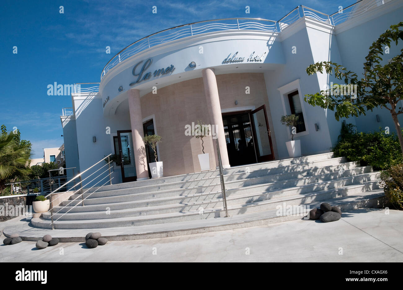 La Mer deluxe-Luxus 4-Sterne-Hotel, Kamari, Santorini, Griechenland Stockfoto