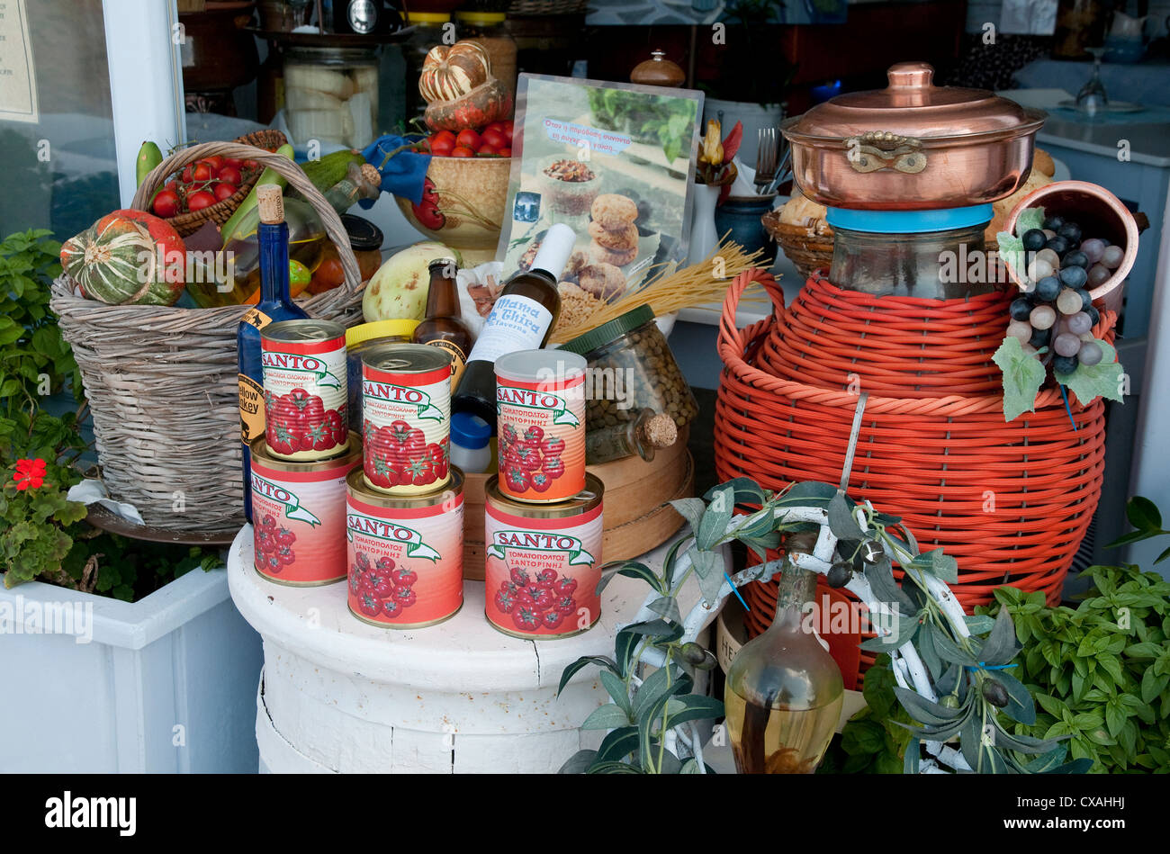 lokalen Lebensmittelgeschäft, Fira, Santorini, Griechenland Stockfoto