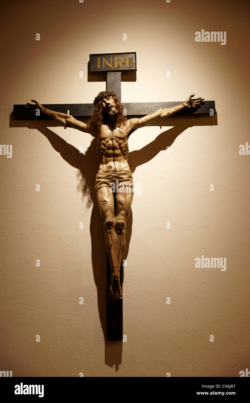 Christus Jesus Inri auf dem Kreuz Statue Skulptur Santuario de St Francis Basilica Kathedrale Kirche Santa Fe neu Stockfoto