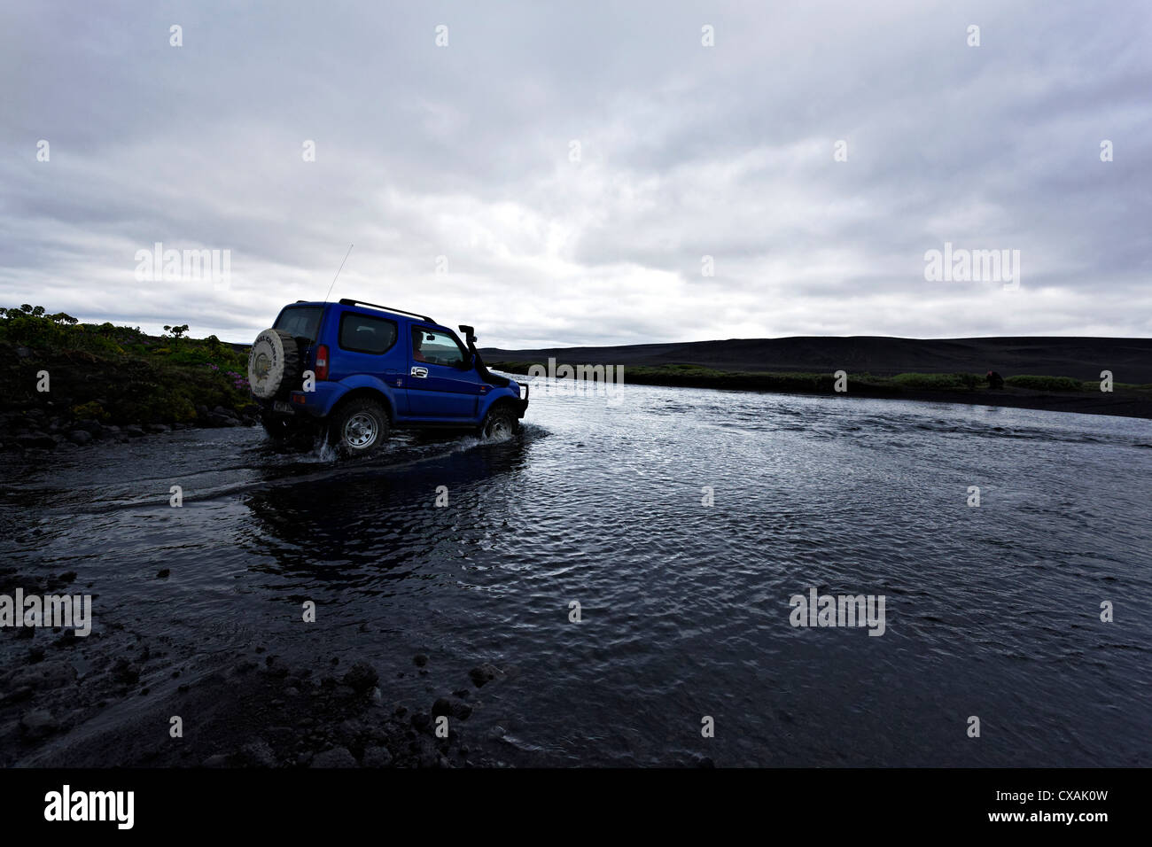 Bei dem Versuch Wasserdurchfahrt 4WD unterwegs F88 Hochland, Island Stockfoto