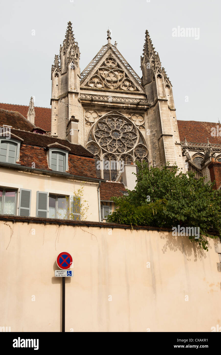 Turm der Kathedrale gotischen Saint-Étienne, Auxerre, Frankreich Stockfoto