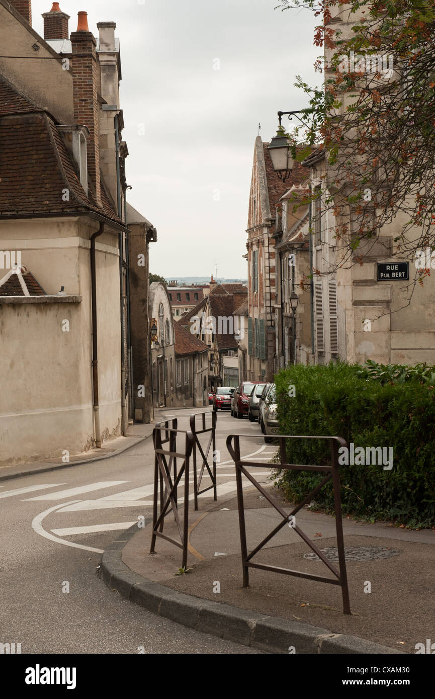 Straße in der Altstadt von Auxerre Frankreich. Stockfoto