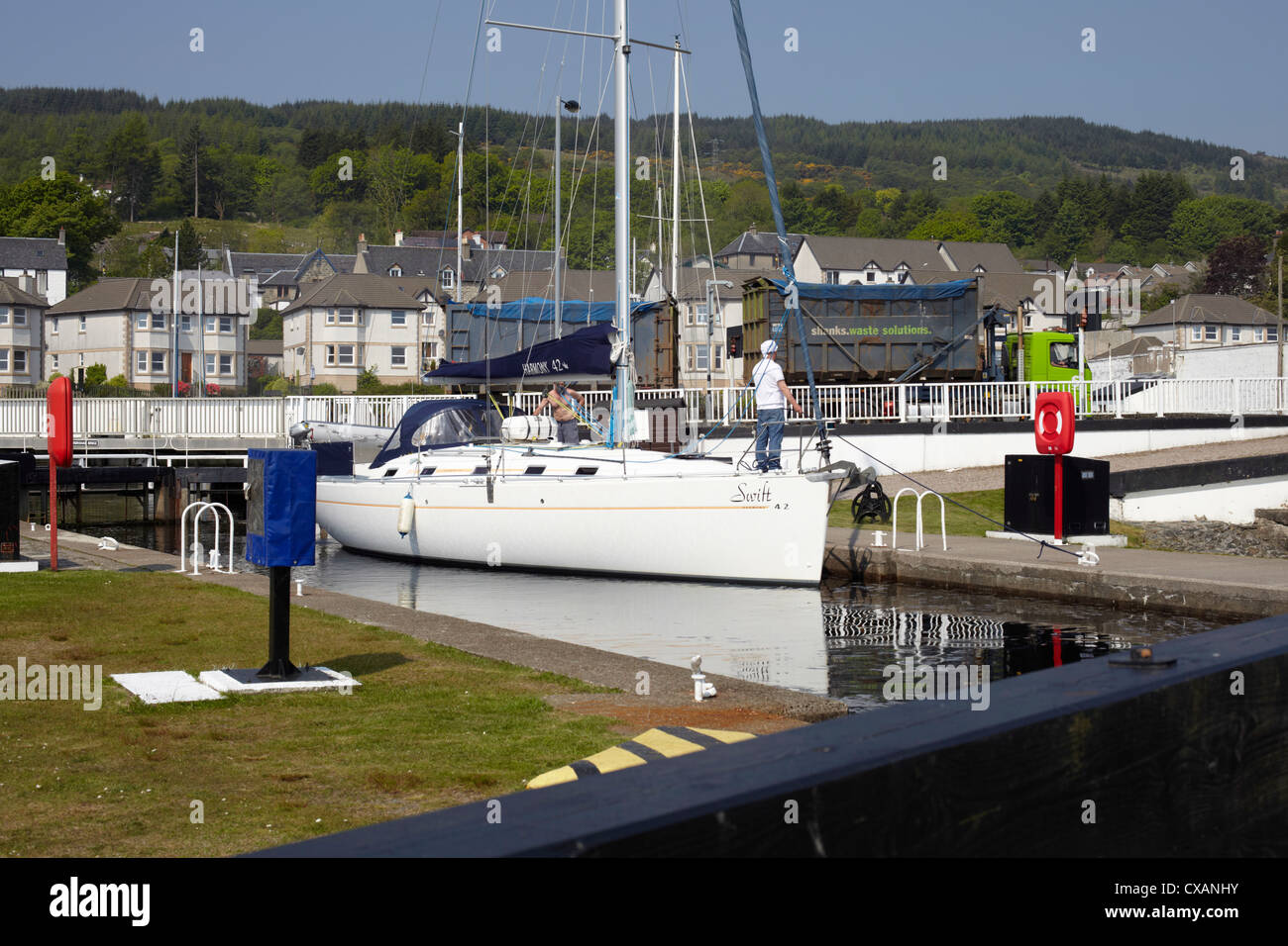 Swift. Harmony 42 yacht Crinan Canal Schleuse bei Ardrishaig. Schottland Stockfoto