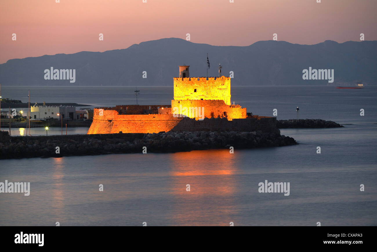 Rhodos, Fort Nikolaos auf der Mole im Abendlicht Stockfoto