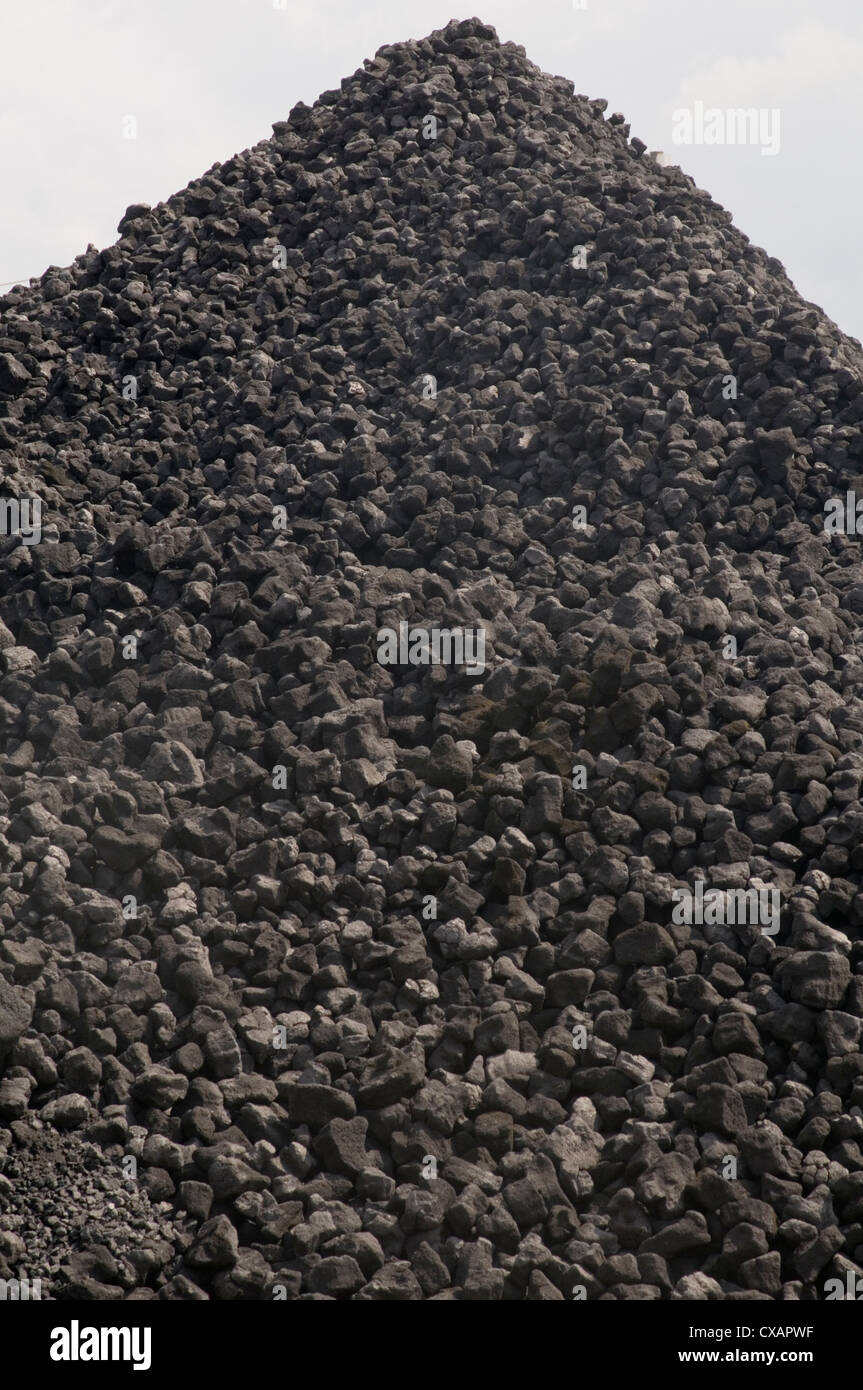 Kohle-Aktien Haufen Klumpen Klumpen behält sich schwarze Bunker Bunker Coalbunker coalbunkers Stockfoto