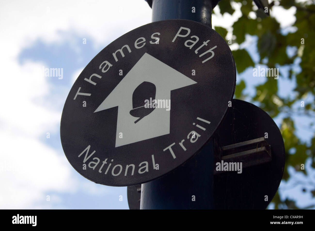 Öffentliche Zeichen für Thames Path National Trail Stockfoto