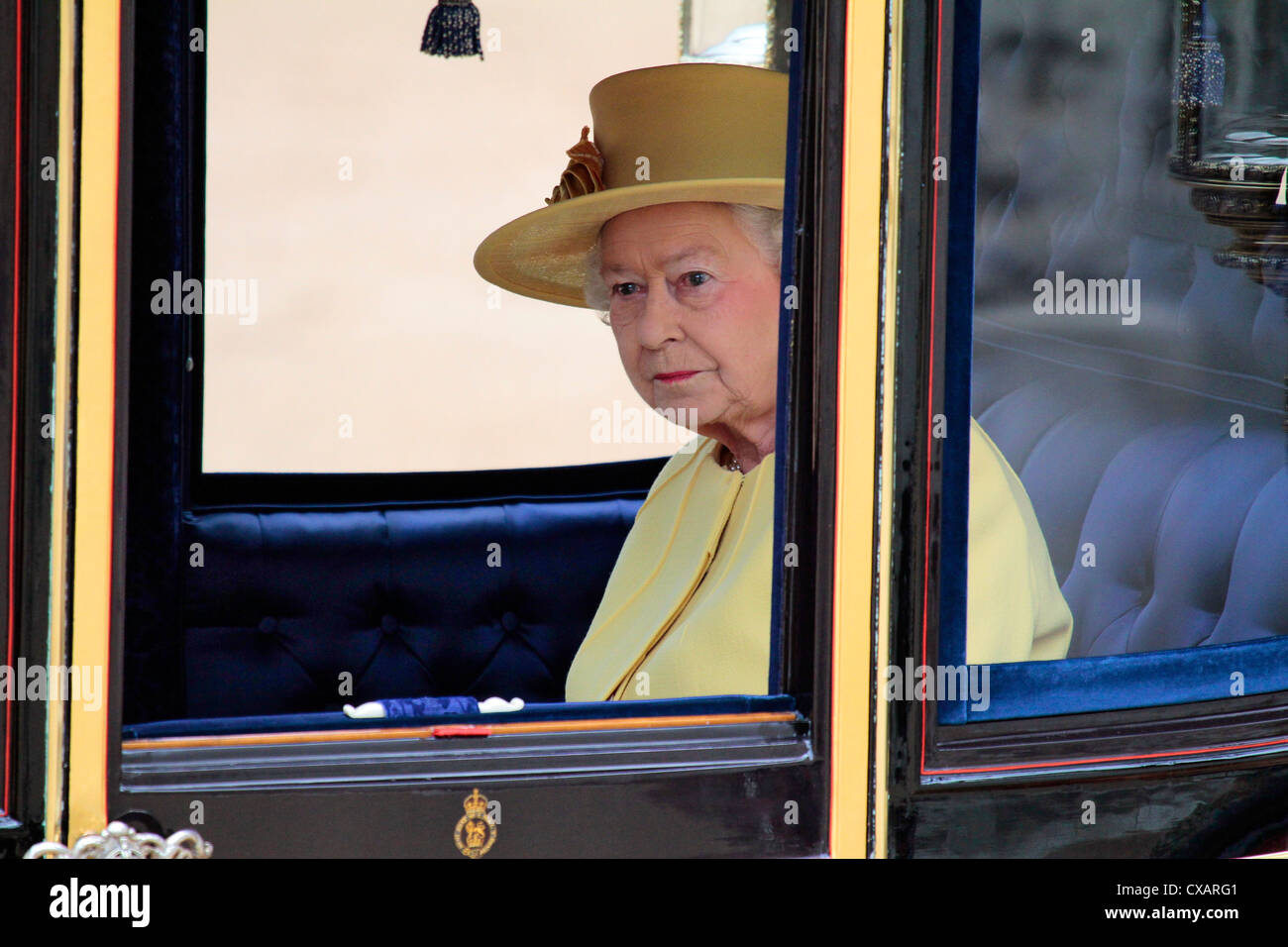 HM die Königin Trooping die Farbe 2012, die Queen Geburtstag Parade, Whitehall, Horse Guards, London, England, Vereinigtes Königreich Stockfoto