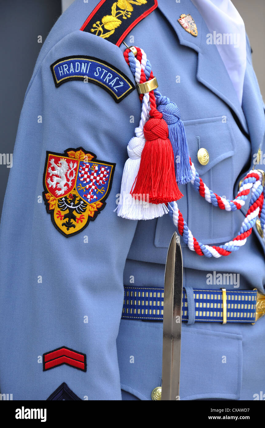 Nahaufnahme der Uniform der Elite Guard auf der Prager Burg Stockfoto