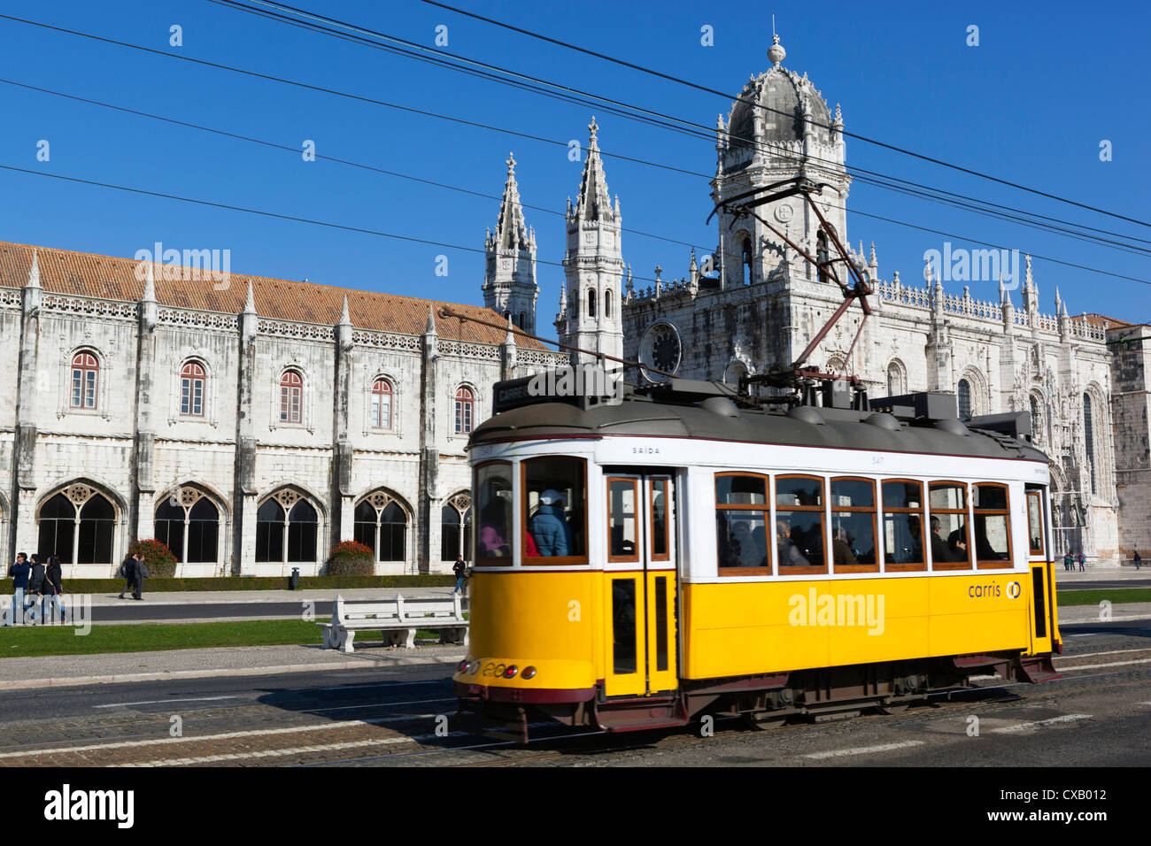 Mosteiro Dos Jeronimos, UNESCO-Weltkulturerbe, und Straßenbahn (Electricos), Belem, Lissabon, Portugal, Europa Stockfoto