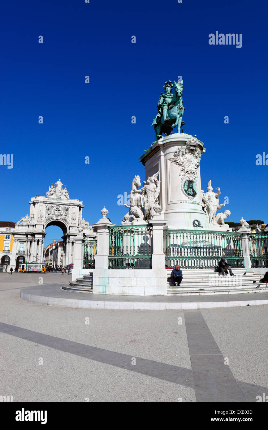 Praça Comercio mit Reiterstandbild von Dom Jose und Arco da Rua Augusta, Baixa, Lissabon, Portugal, Europa Stockfoto