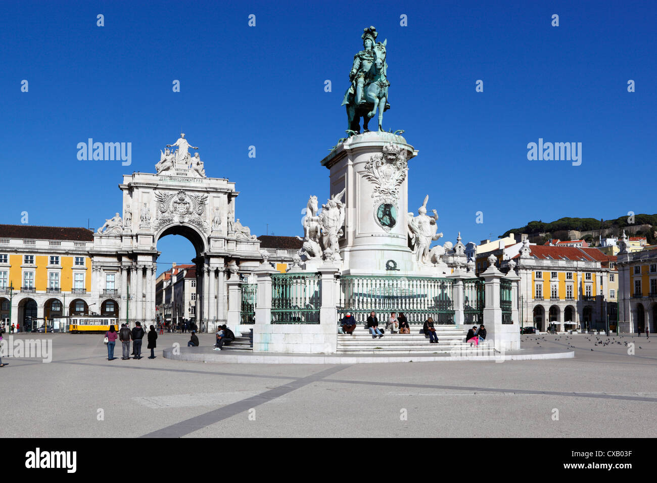 Praça Comercio mit Reiterstandbild von Dom Jose und Arco da Rua Augusta, Baixa, Lissabon, Portugal, Europa Stockfoto